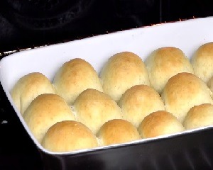 Запекаем пампушки с чесноком