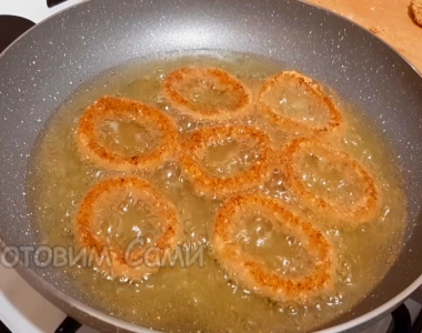 Жарим кольца кальмара в панировке