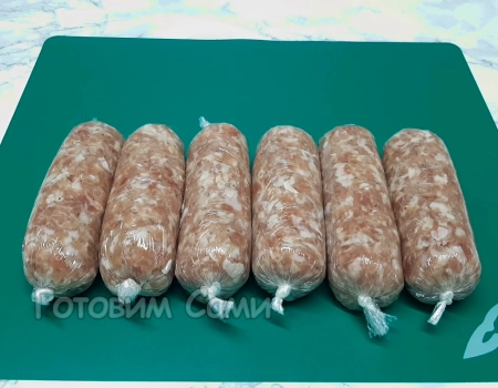 формируем мясные колбаски
