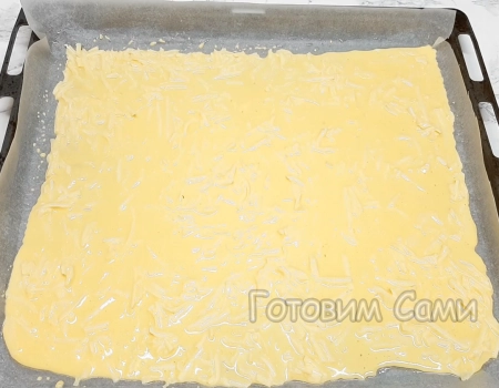 распределяем тесто