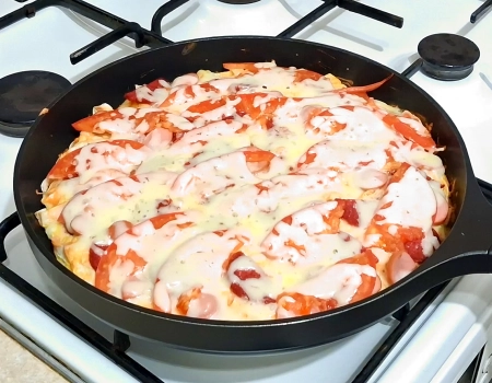 пицца из лаваша жарим на сковороде