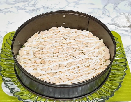 формируем праздничный салат с курицей
